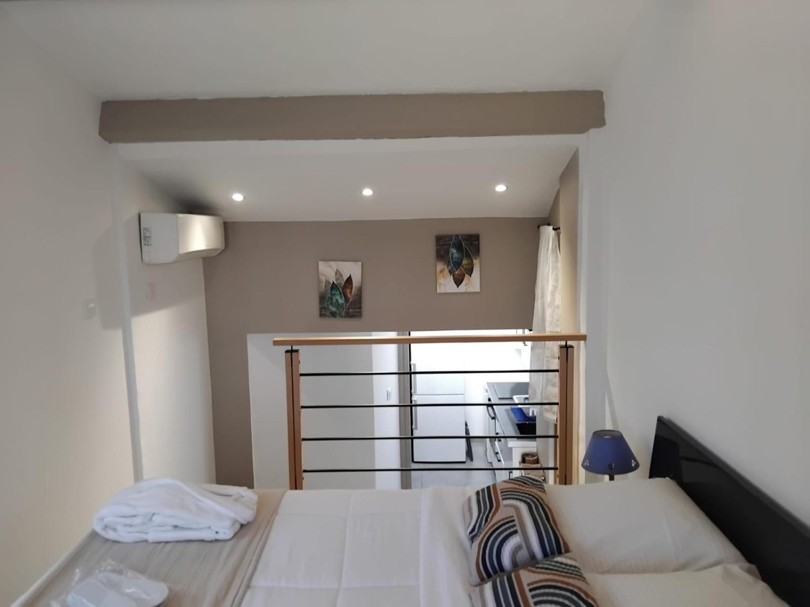 Type 2 Avec Terrasse Et Parking Appartement